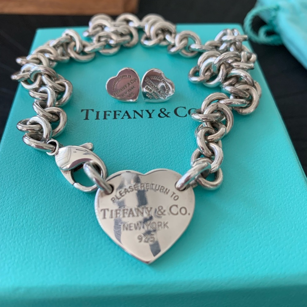 SoldReturn to Tiffany heart necklace and earrings.